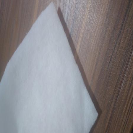 نقش الیاف لایی پلی استر در تولید زئوتکستایل